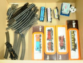 Lima boxed & unboxed 4x boxed locos & Carriages,