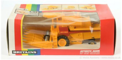 Britains 9571 New Holland TR85 Combine Harvester