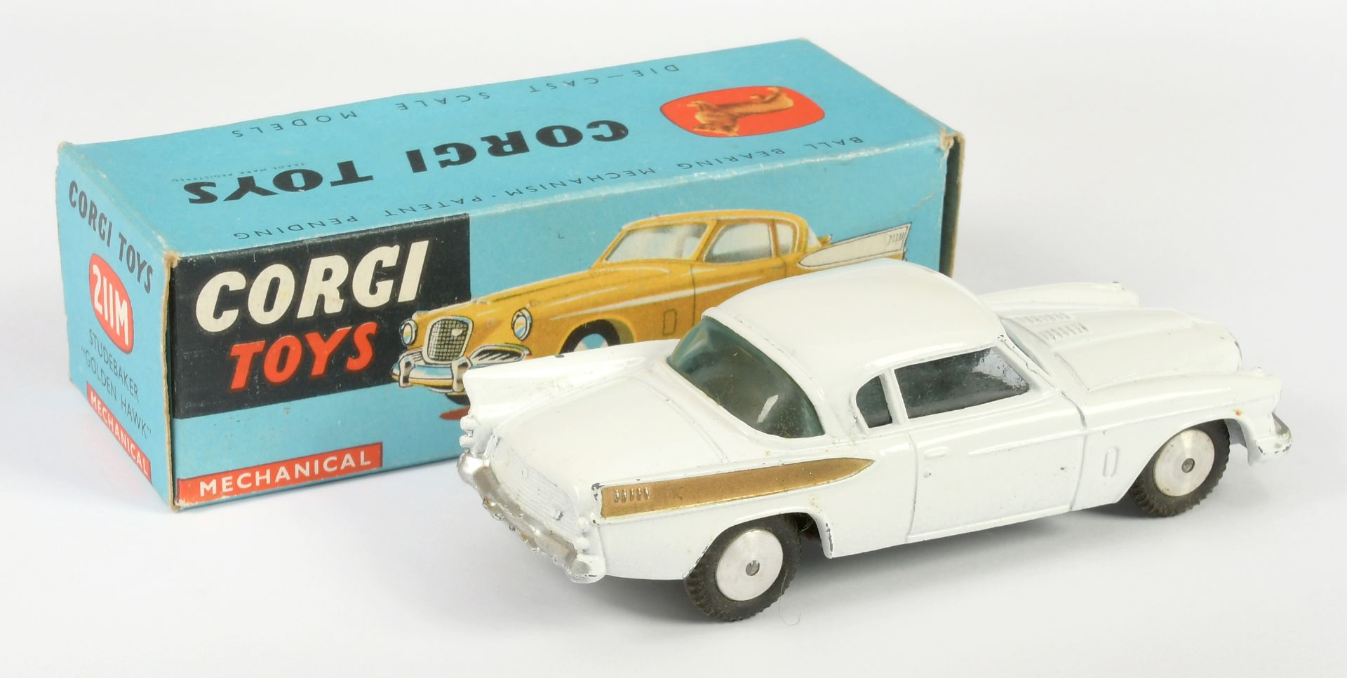 Corgi 211M Studebaker "Golden Hawk" - white body, gold rear side flashes, flat spun hubs and silv... - Bild 2 aus 3