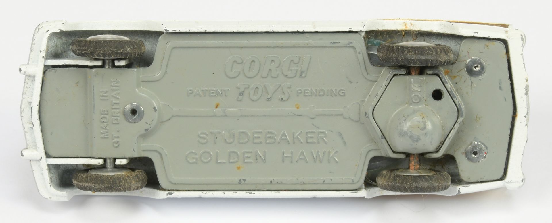 Corgi 211M Studebaker "Golden Hawk" - white body, gold rear side flashes, flat spun hubs and silv... - Bild 3 aus 3