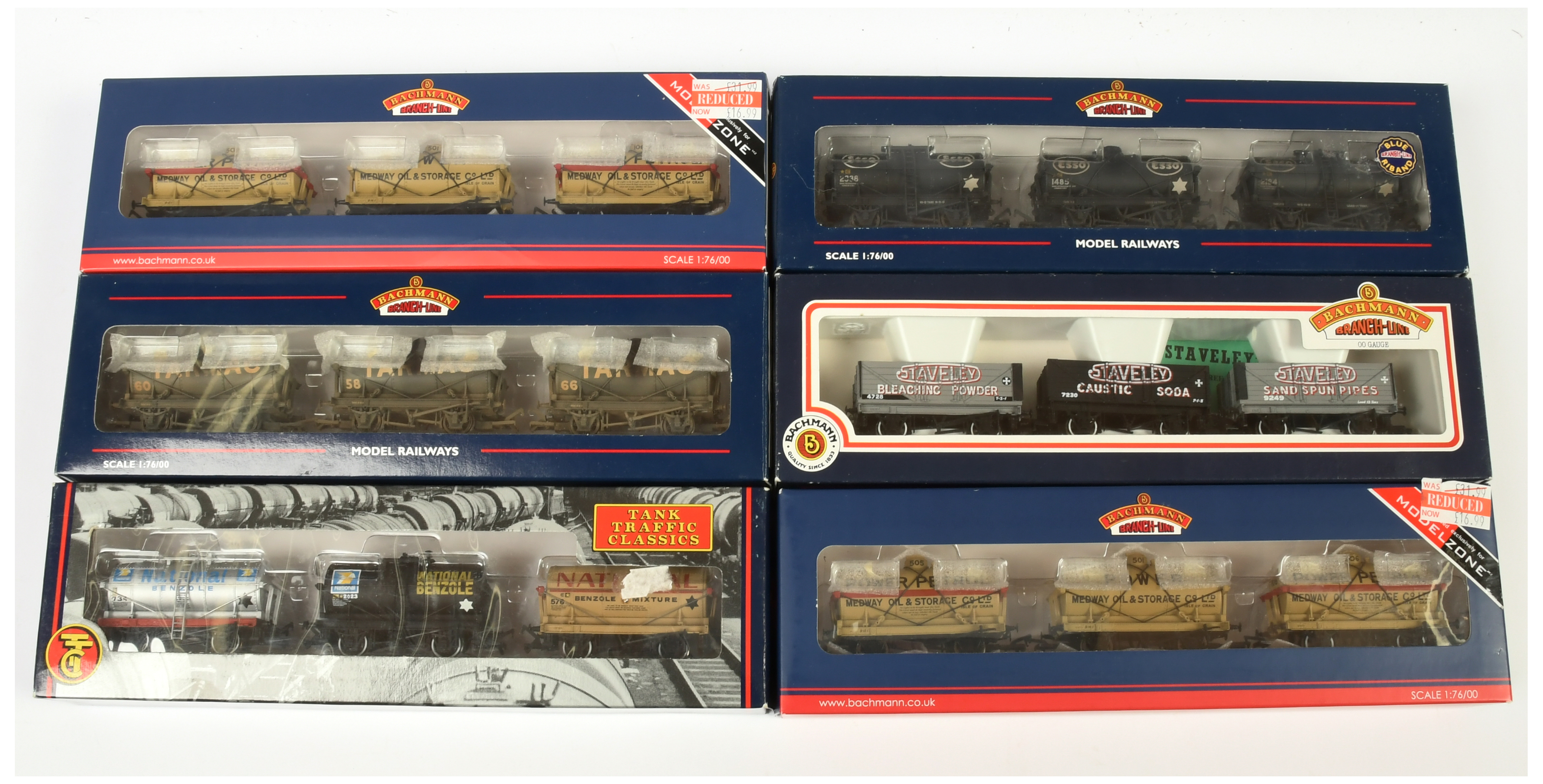 Bachmann 00 Gauge group of 3-pack wagons