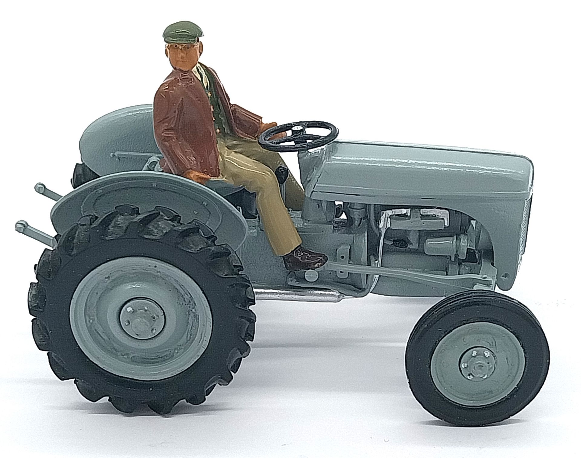 Britains 8711 Ferguson TE20 Tractor  - Image 4 of 5