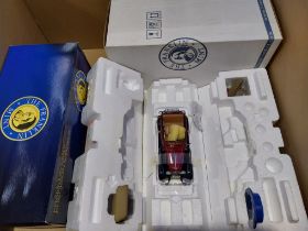 Franklin Mint, a boxed Bonnie & Clyde's 1932 Ford V8