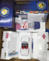 Franklin Mint, a boxed pair of 1:24 scale Corvette Models