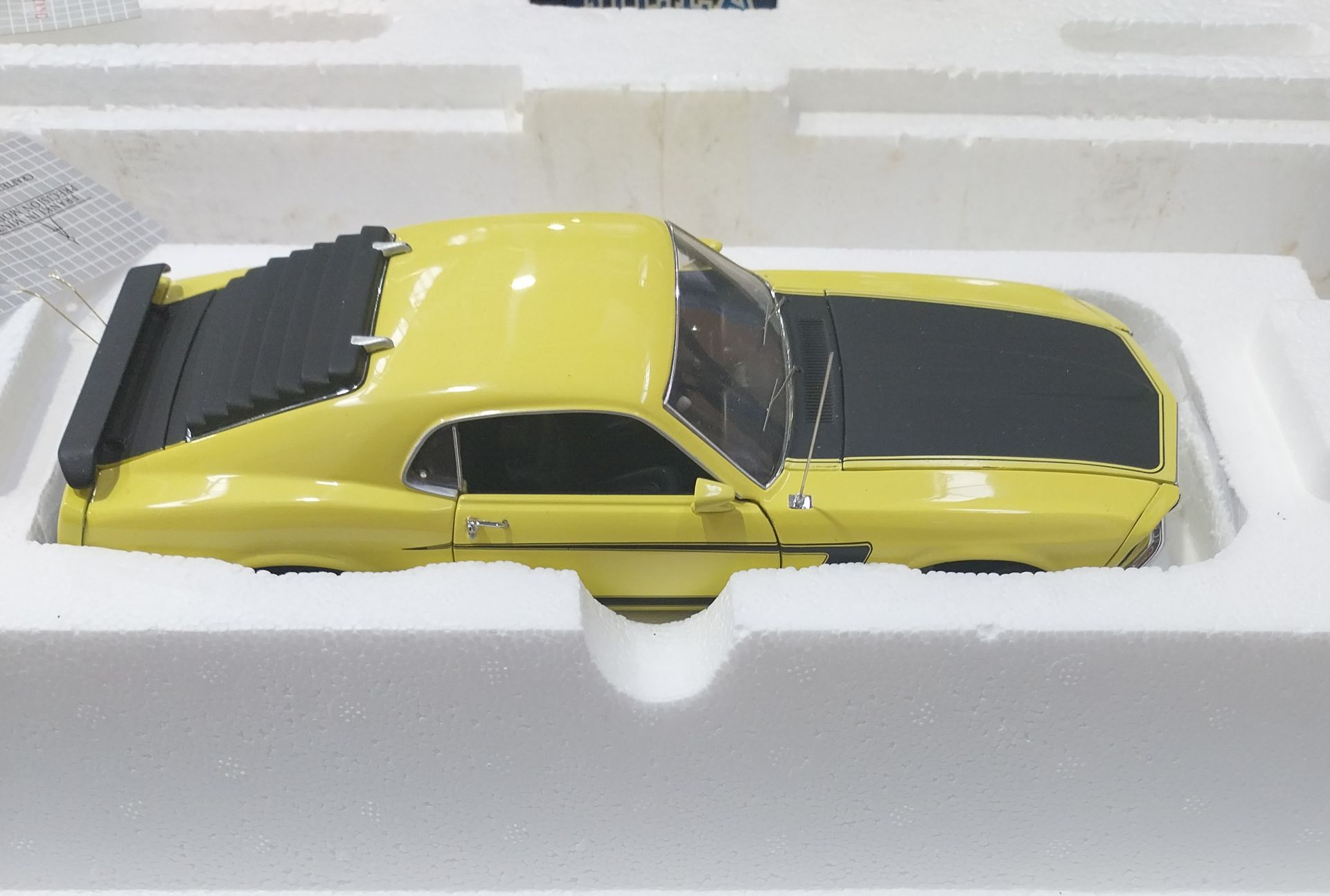 Franklin Mint, a boxed pair of 1:24 scale Mustang models - Image 2 of 5