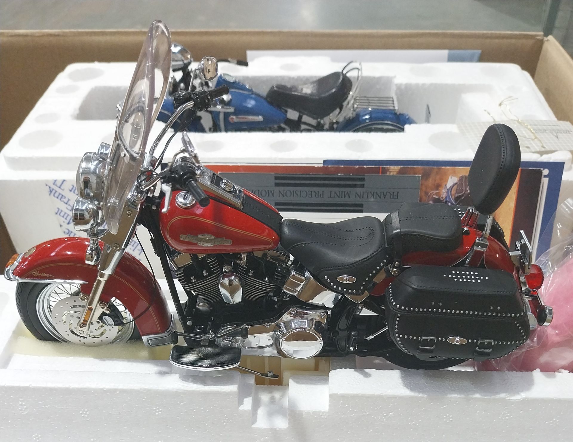 Franklin Mint, a partially boxed pair of 1:10 Harley Davidson Motorcycles - Image 4 of 4