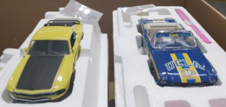 Franklin Mint, a boxed pair of 1:24 scale Mustang models