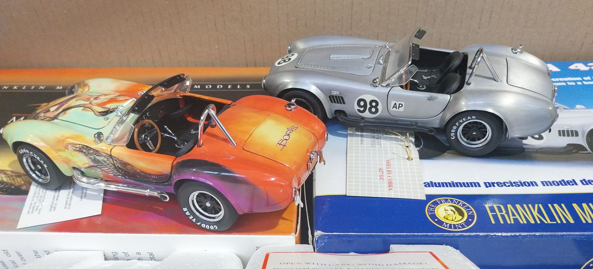 Franklin Mint. A boxed pair of 1:24 scale Shelby Cobra models - Image 5 of 5