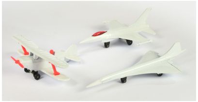 Matchbox Skybusters 3 x Graffic Traffic plain white finish Aircraft.