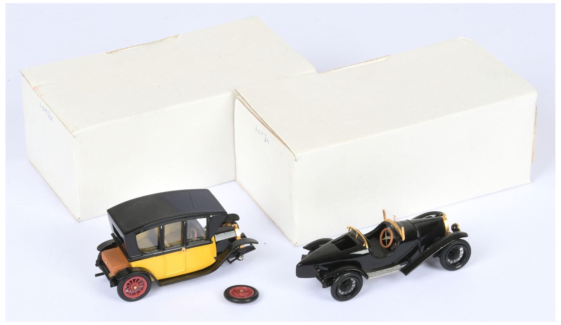 OM Kits pair Pair (1) Ref 02 1913 Bugatti Type 15 8S Limousine - yellow,black (wheel detached) (2... - Image 2 of 2