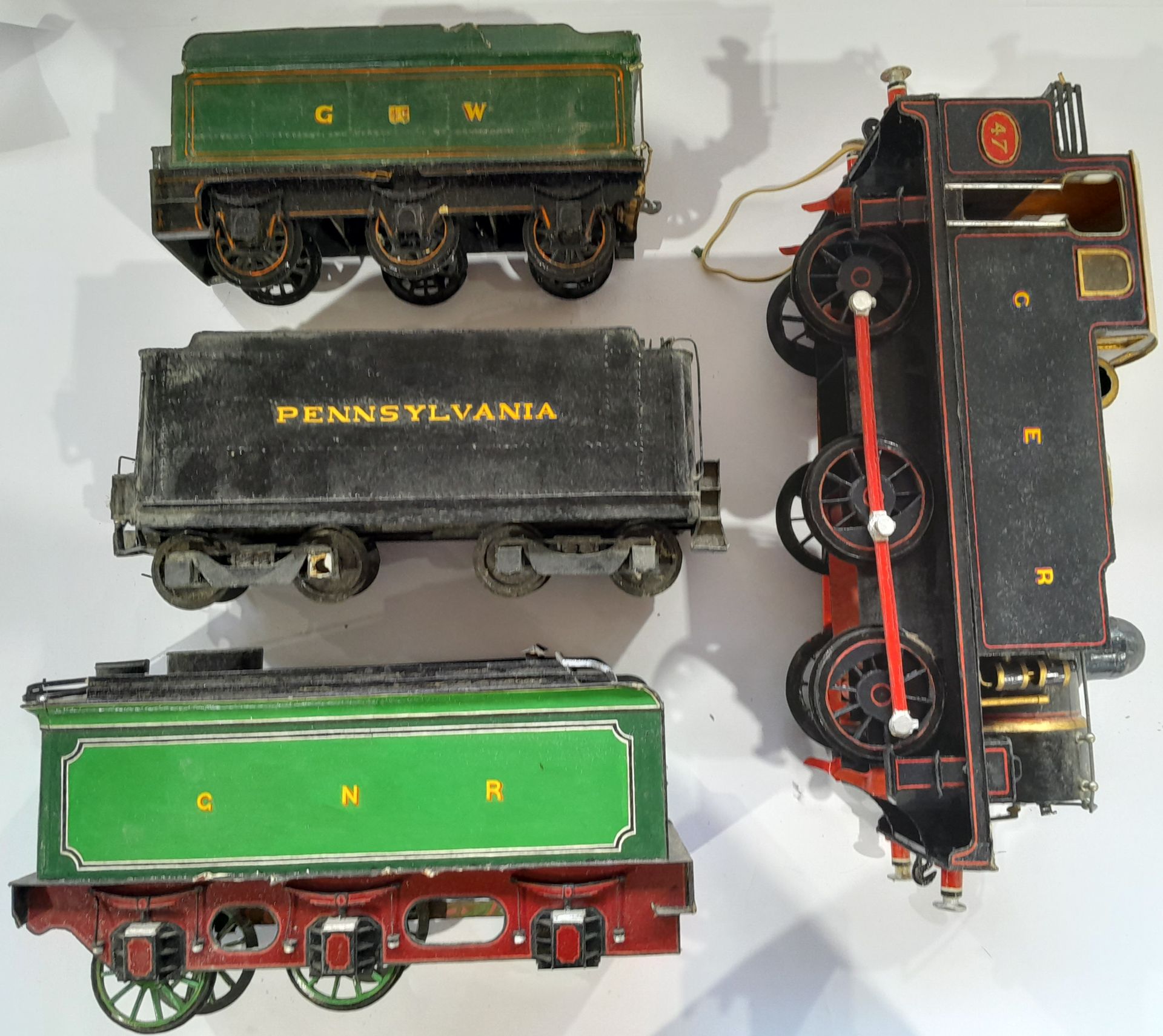 A Unboxed Large Scale Train Group - Image 2 of 3