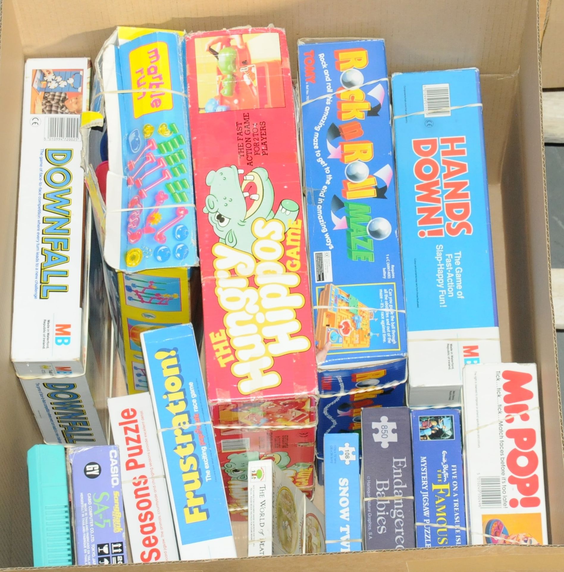 A pallet lot to include board games, puzzels, books, roller skates and others - Bild 2 aus 5