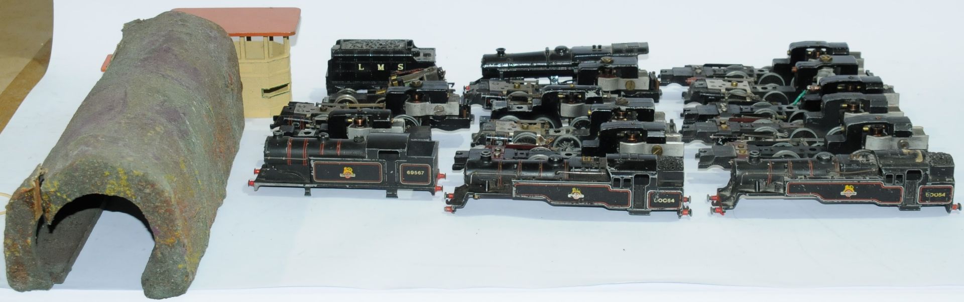 Hornby Dublo & Similar an unboxed group of mostly spare parts to incliude 