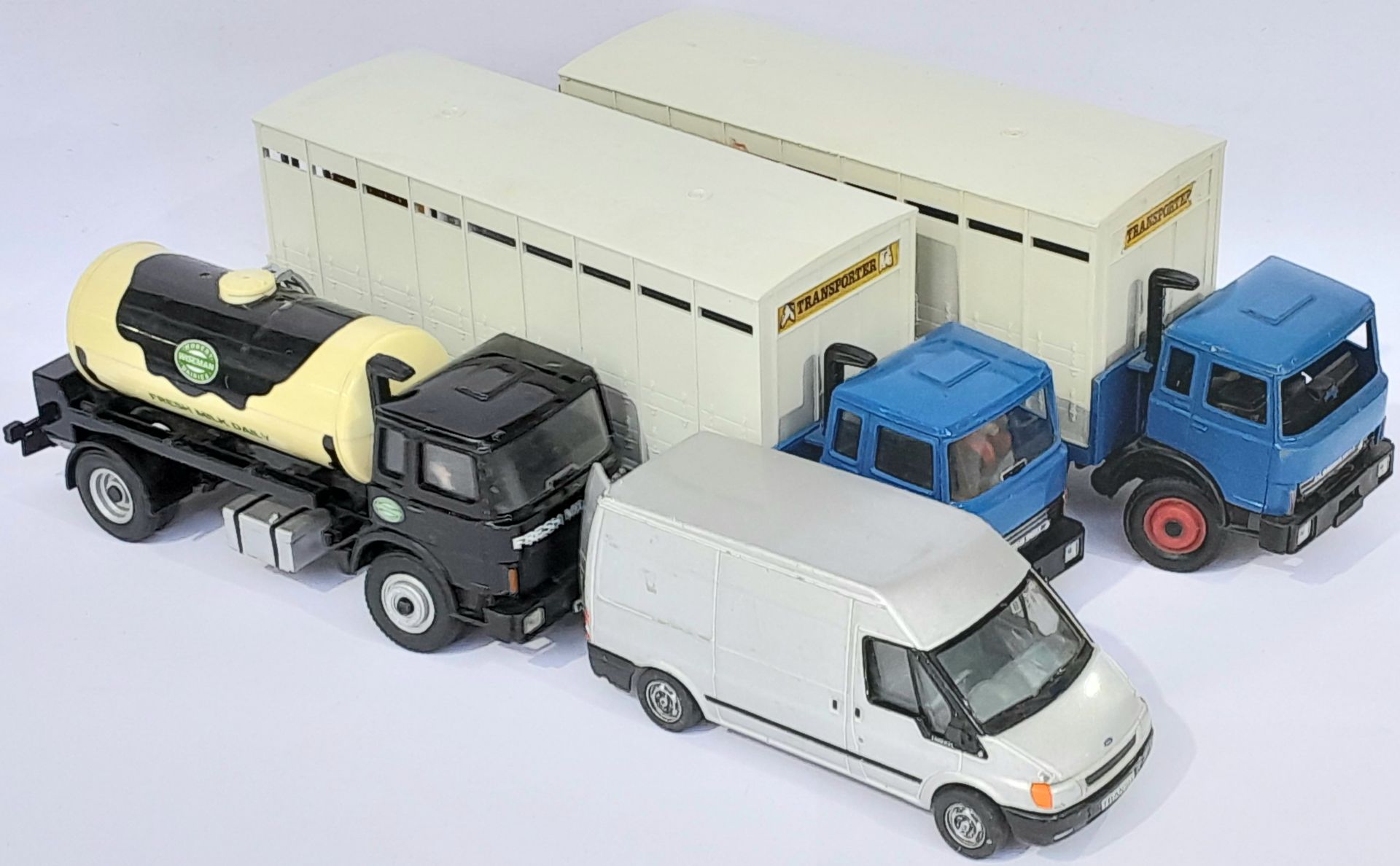 Britains A Unboxed Vehicle Group - Image 2 of 2