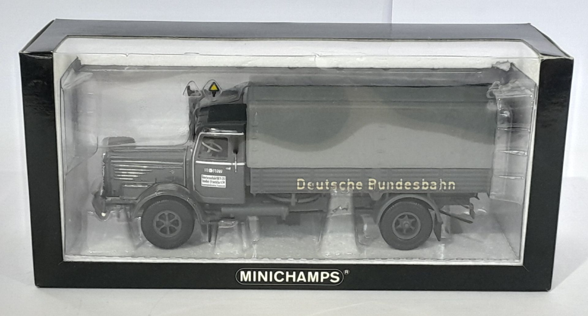 Minichamps Buessing 8000 S 