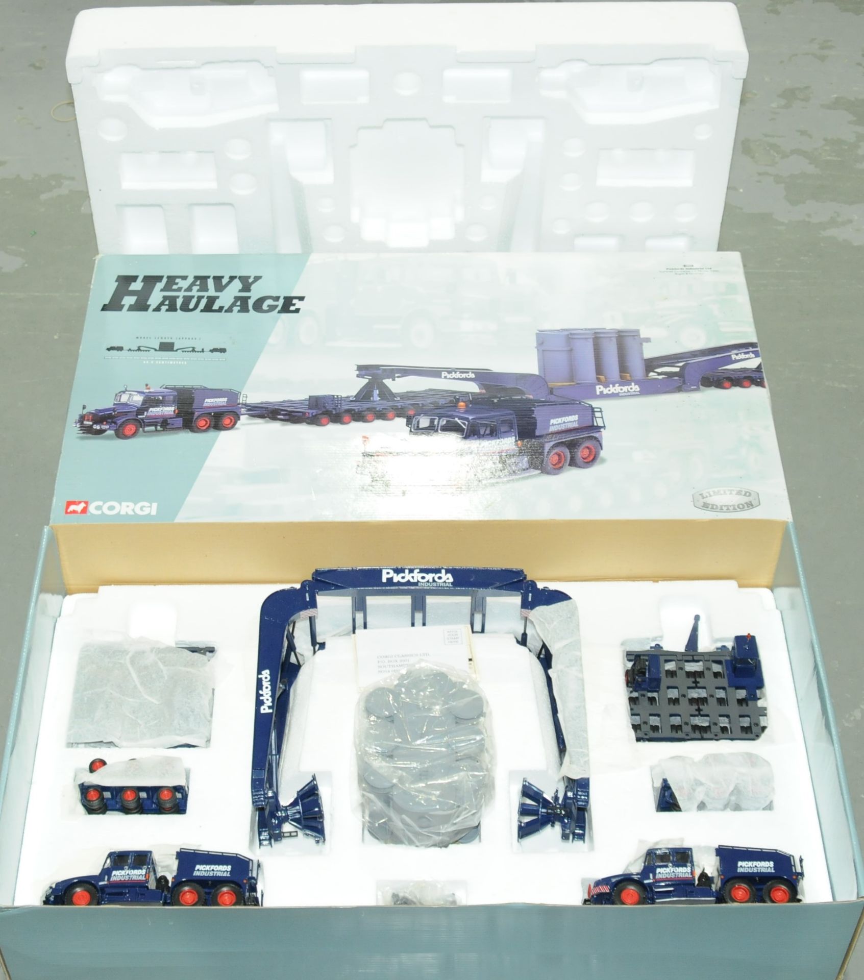 Corgi (Heavy Haulage) a boxed 18005 "Pickford's Industrial Ltd" set