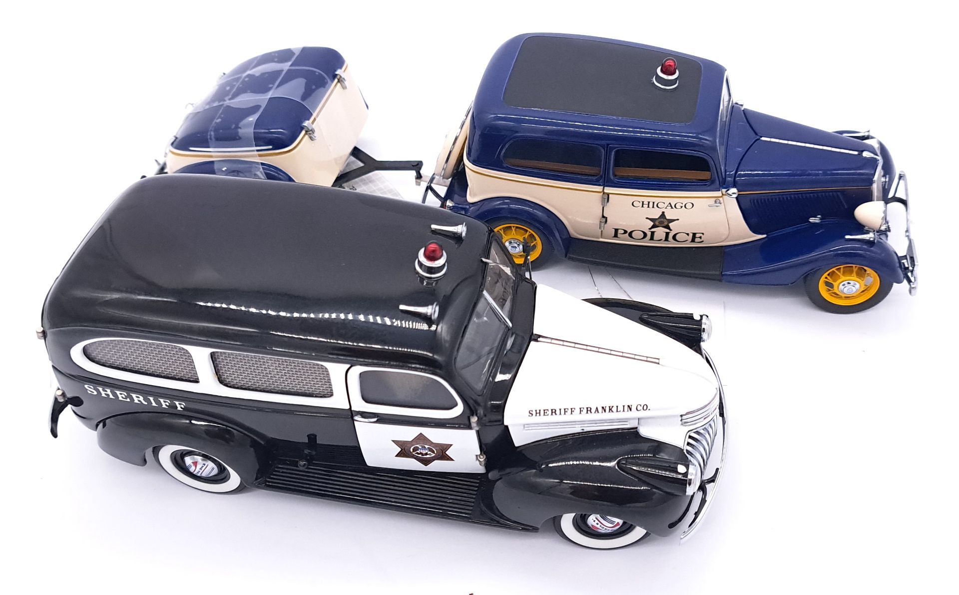 Franklin Mint, a boxed pair of 1:24 scale Vintage Police/Sheriff Chevrolet & Ford - Image 3 of 6