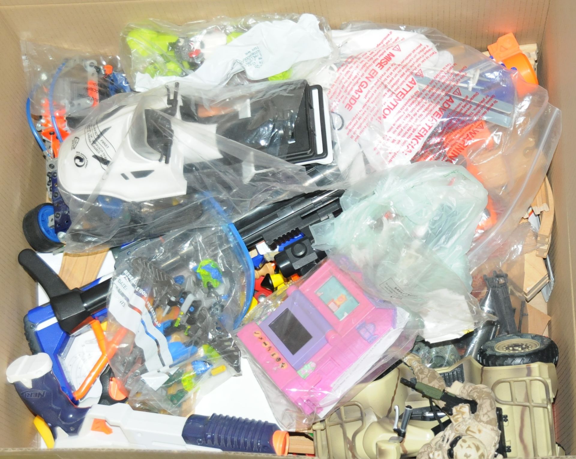 A pallet lot to include toy guns, boardgames and other items - Image 2 of 4