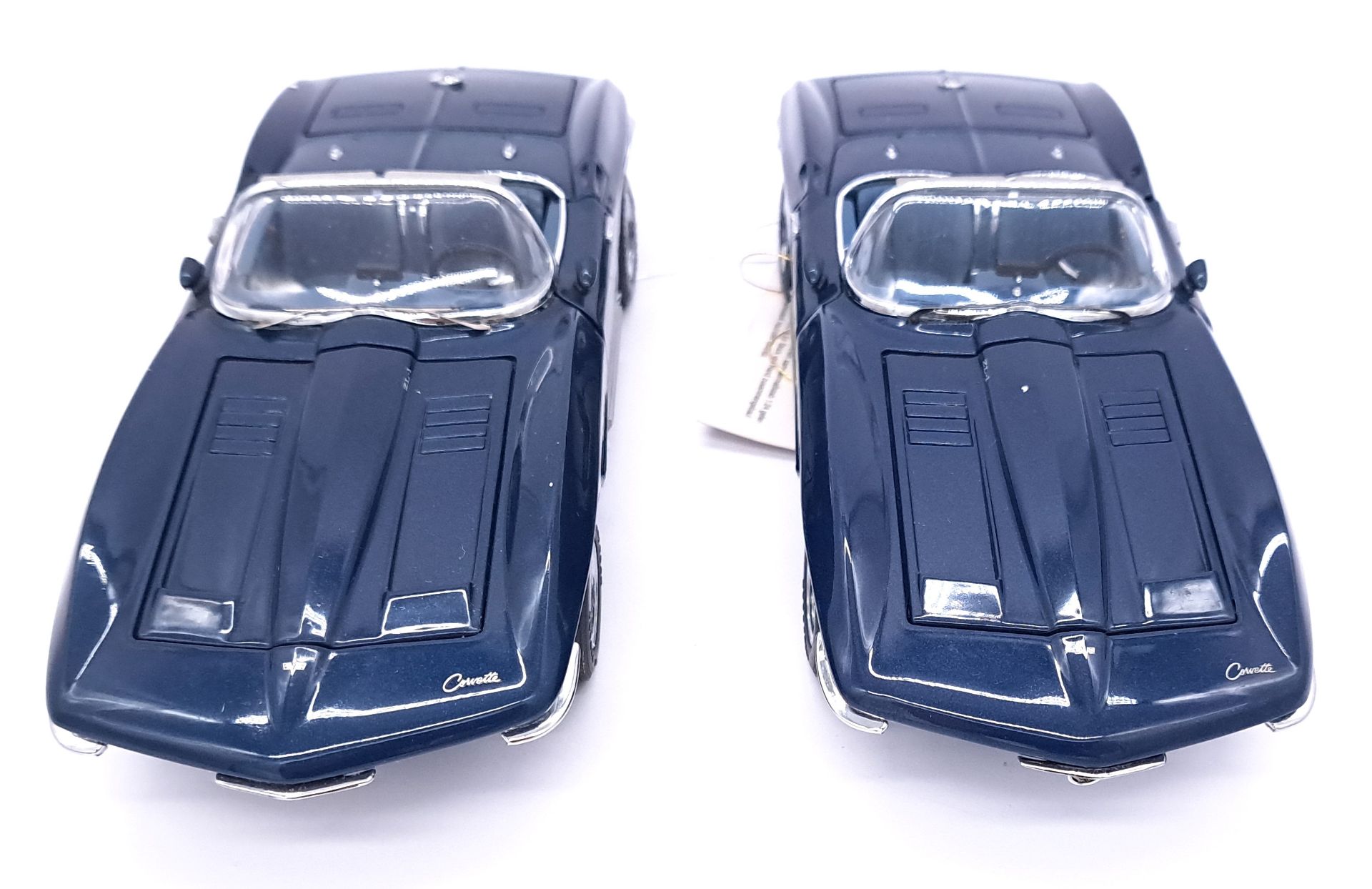 Franklin Mint, a boxed pair of 1:24 scale B11WS38 1965 Corvette "Mako Shark" - Bild 2 aus 6
