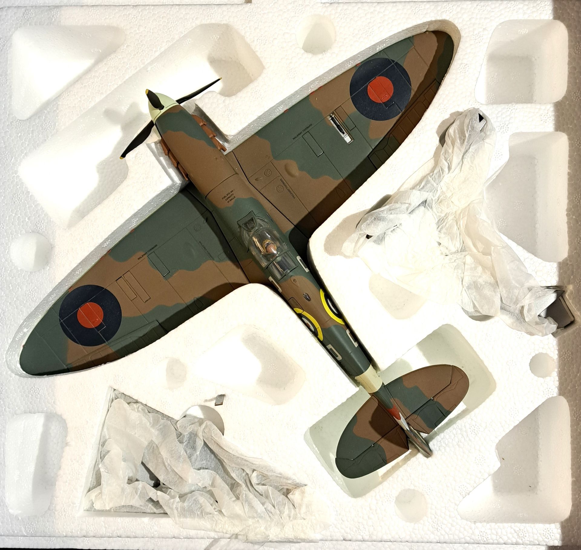 Corgi a boxed Aviation Archive 1/32nd scale AA33903 Supermarine Spitfire - Bild 2 aus 2