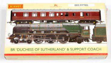 Hornby (China) R3221 "Duchess of Sutherland" and Support Coach Train Pack
