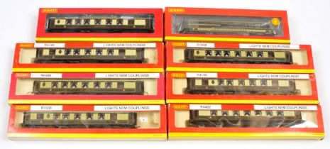 Hornby (China) group of Pullman Coaches