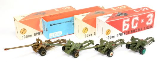 Russain made group of 4 (1/43rd) scale field guns  - (1) military green with brown hubs