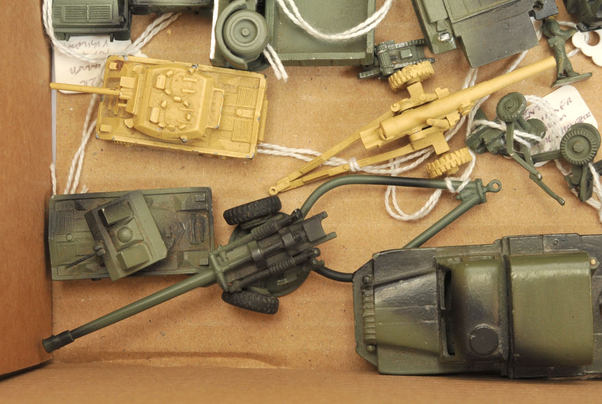 Denzil Skinner & Co Ltd "Tanks of all Nations" series - large unboxed group to include  Vehicles ... - Image 3 of 4