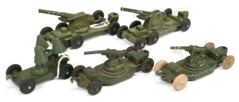 Tootsietoy group of 5 - (1) Anti-aircraft gun with white wheels, (2) same but black wheels,