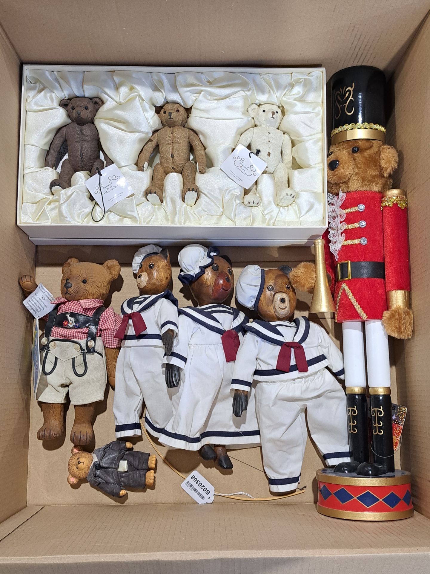 Collection of teddy bear related items and novelties - Image 3 of 3