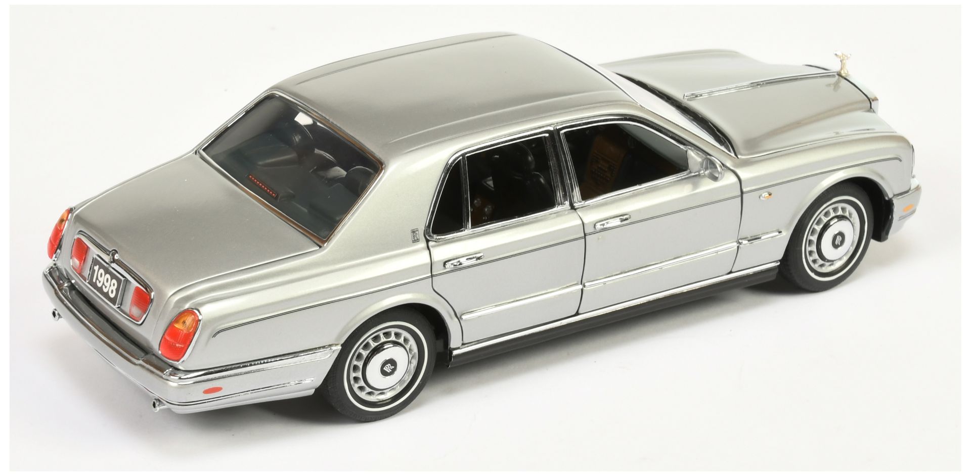 Franklin Mint B11XN59 1998 Rolls Royce Silver Seraph - metallic silver, black interior, chrome tr... - Image 2 of 2