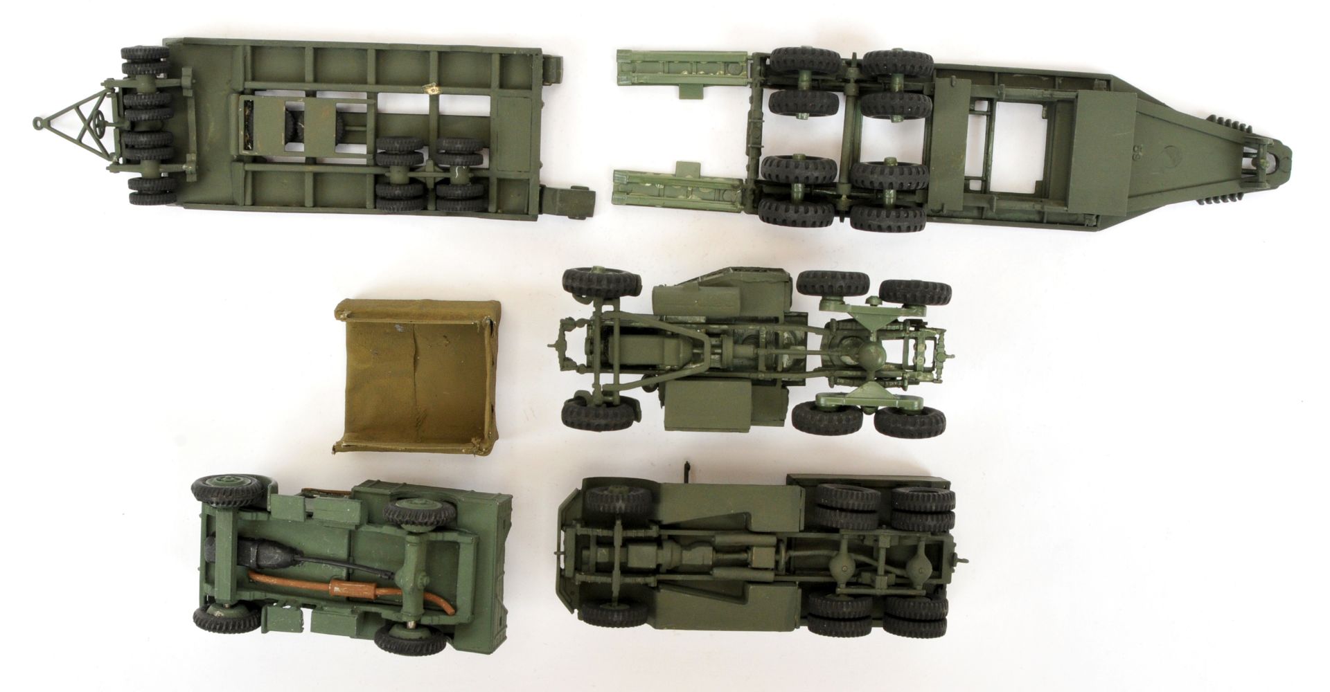 White Metal and Plastic mixed group of Army/Military Vehicles to include Ambulances, Tanks and ot... - Image 4 of 5