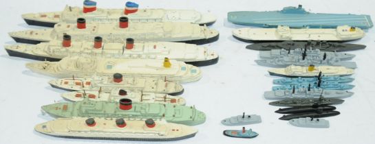 Triang Minic an unboxed group of ships to include