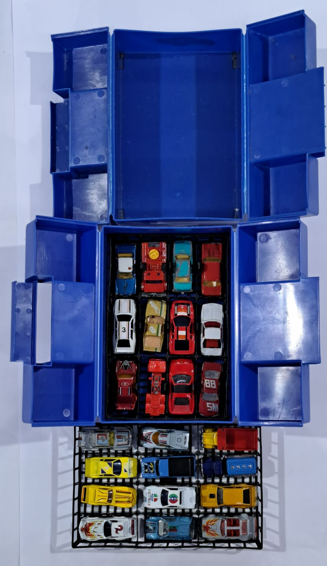 Matchbox "Carry Case" to contain Cars/Vehicles to include Matchbox Superfast Cosmobile, Corgi Jun... - Bild 2 aus 3