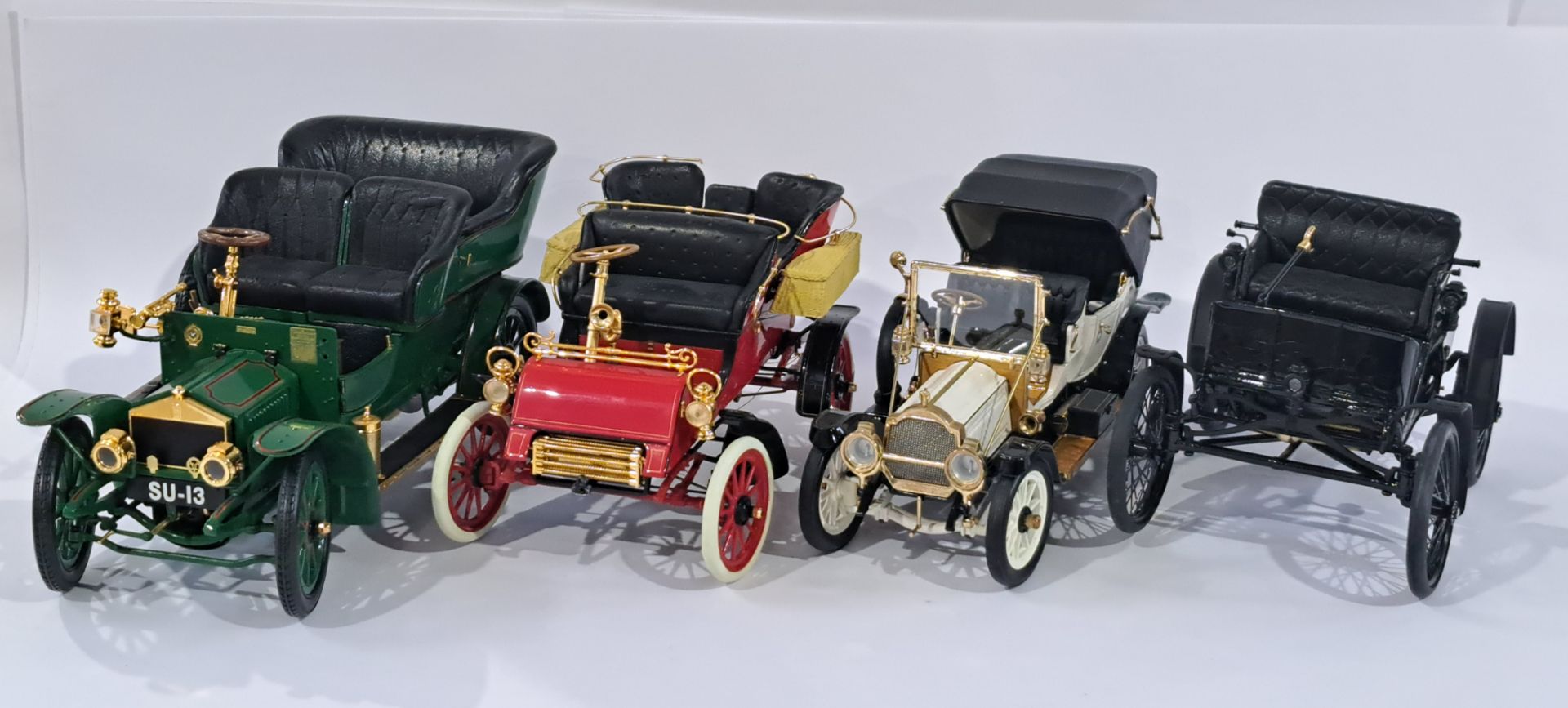 Franklin Mint a Vintage Classic Car Unboxed Group to include Mercedes, Ford and similar. Some veh...