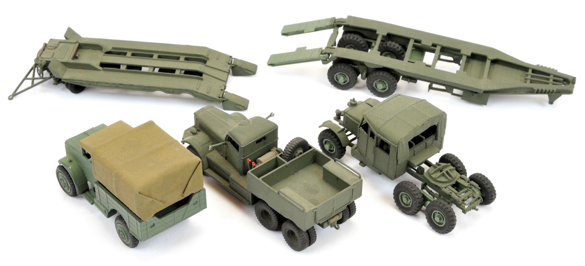 White Metal and Plastic mixed group of Army/Military Vehicles to include Ambulances, Tanks and ot... - Image 3 of 5