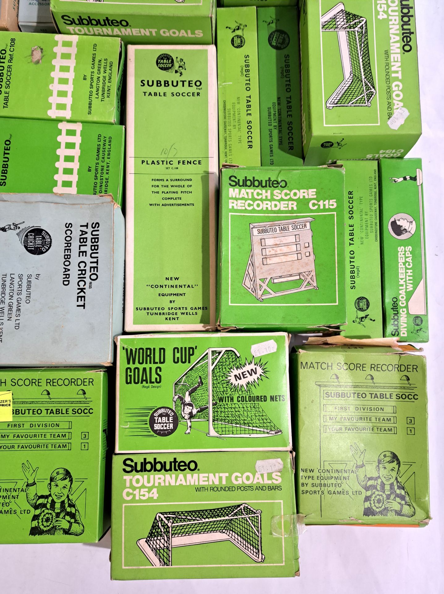 Subbuteo Football and Cricket, a boxed group of accessories - Bild 3 aus 5