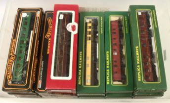 Replica Railways/ Mainline and other commercial manufacturers 00 Gauge Passenger