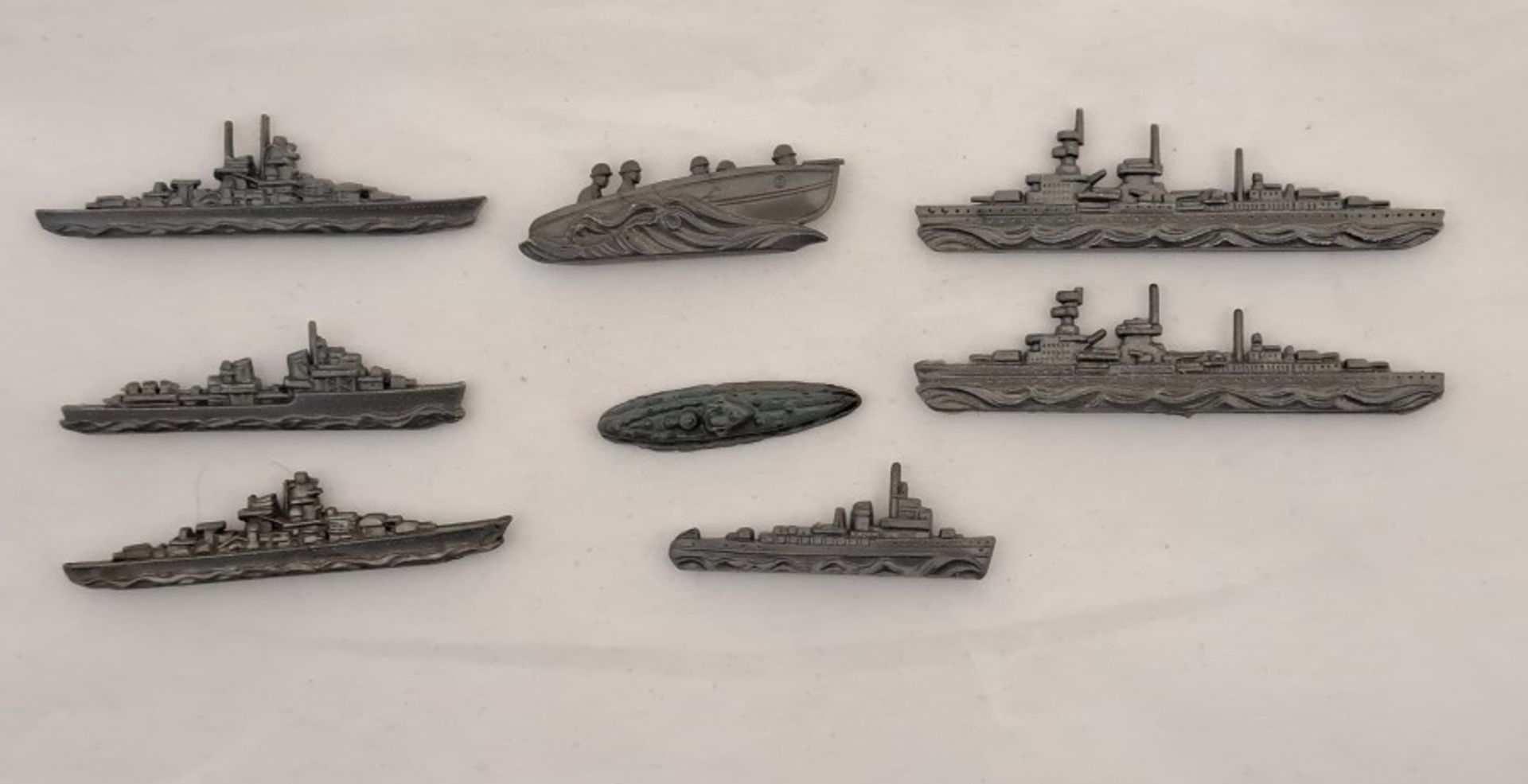 WKII Spielzeug 8 versch. Schiffe Kriegsmarine U Boote - Bild 3 aus 3