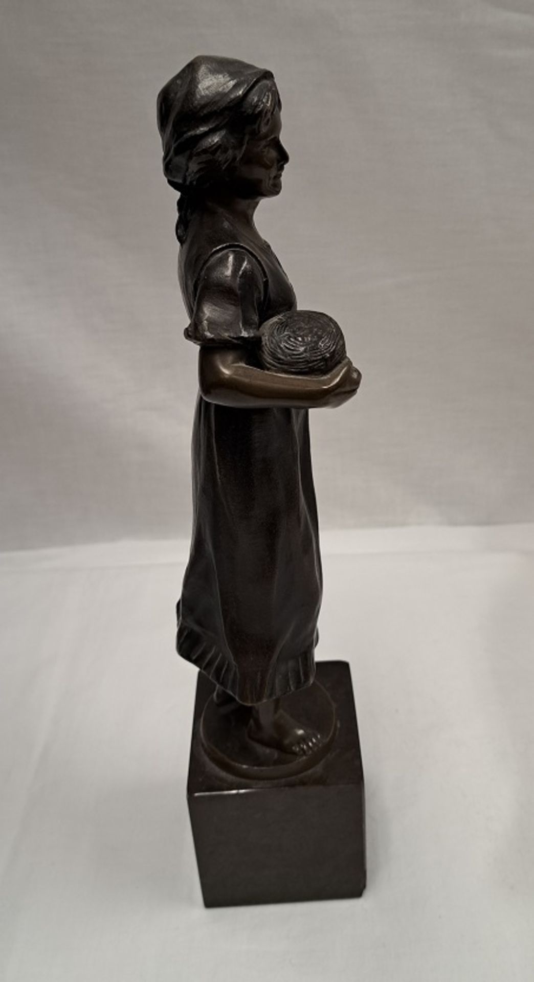 Bronzefigur HANS KECK (1875-1941) Mädchen mit - Bild 4 aus 6