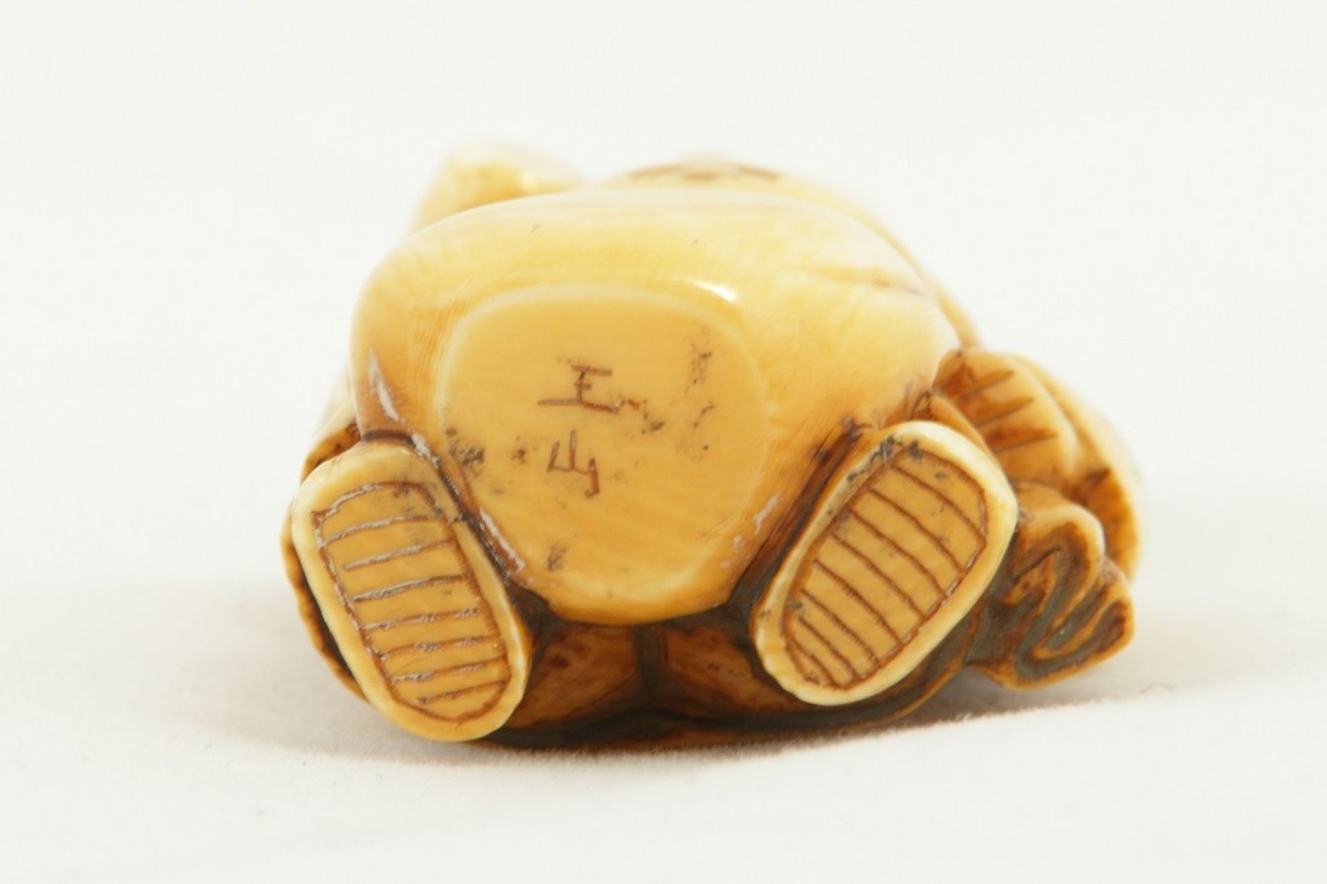 Netsuke oder kleines Okimono  Mann mit beweglichen Kopf - Bild 5 aus 6