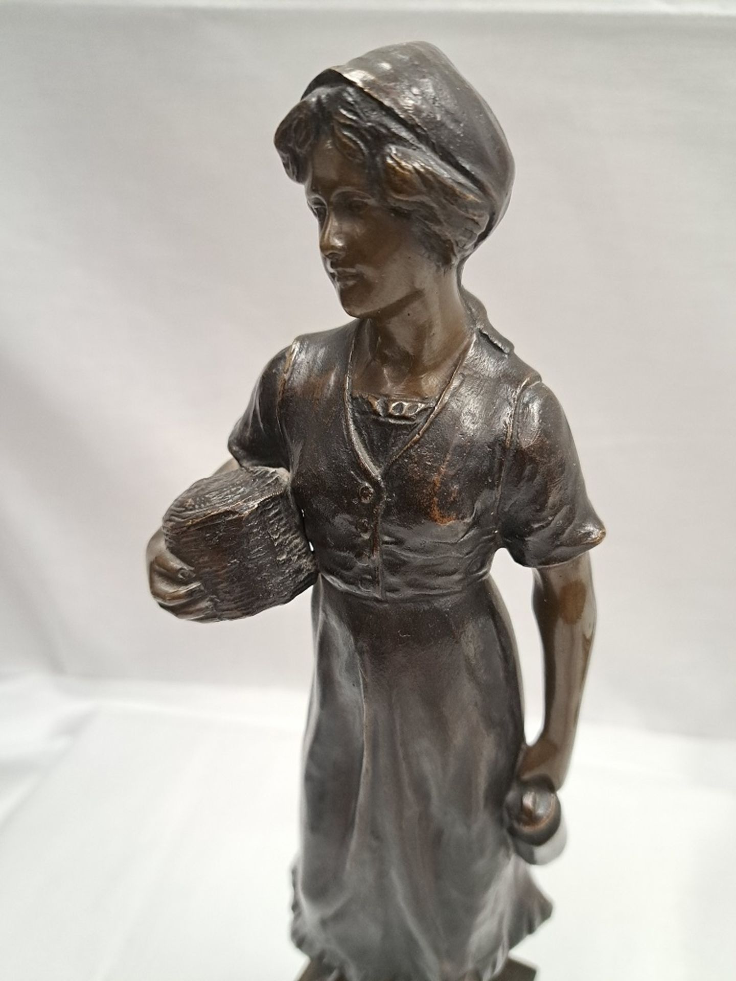 Bronzefigur HANS KECK (1875-1941) Mädchen mit - Bild 6 aus 6