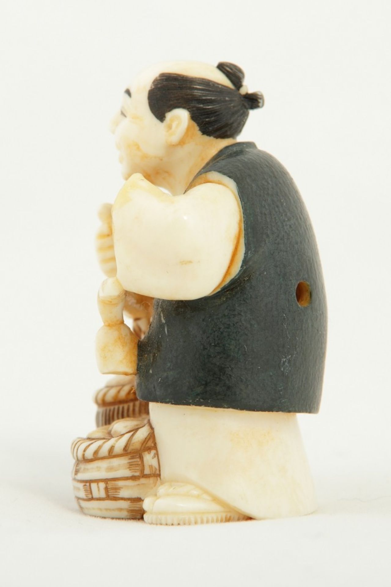 Netsuke oder kleines Okimono Japan 19. Jh. - Bild 2 aus 5