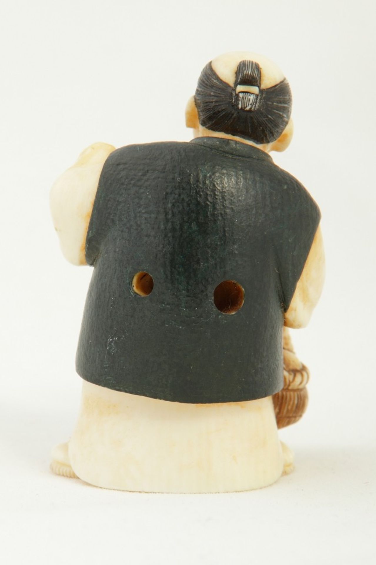 Netsuke oder kleines Okimono Japan 19. Jh. - Bild 3 aus 5