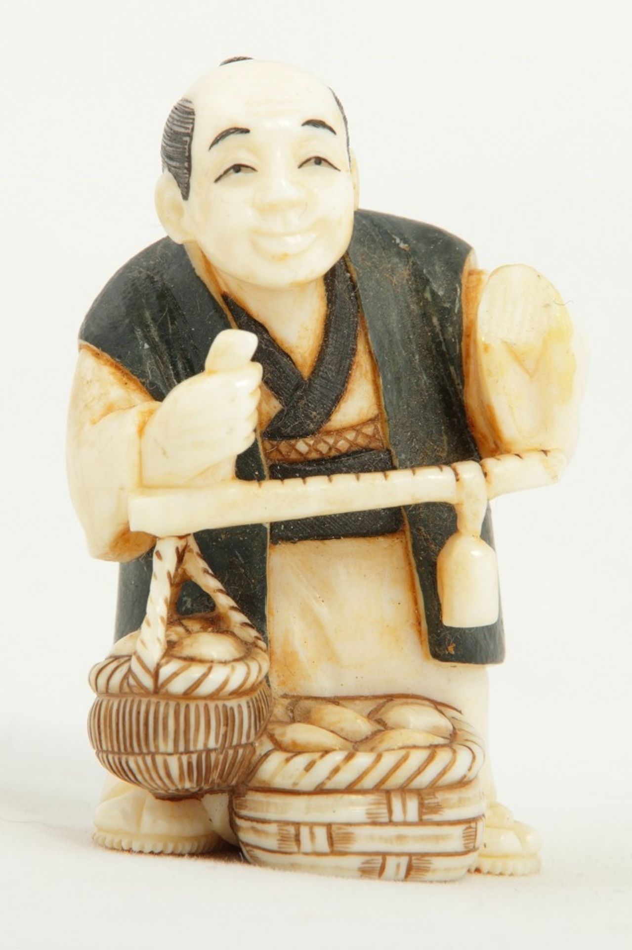 Netsuke oder kleines Okimono Japan 19. Jh. - Bild 5 aus 5