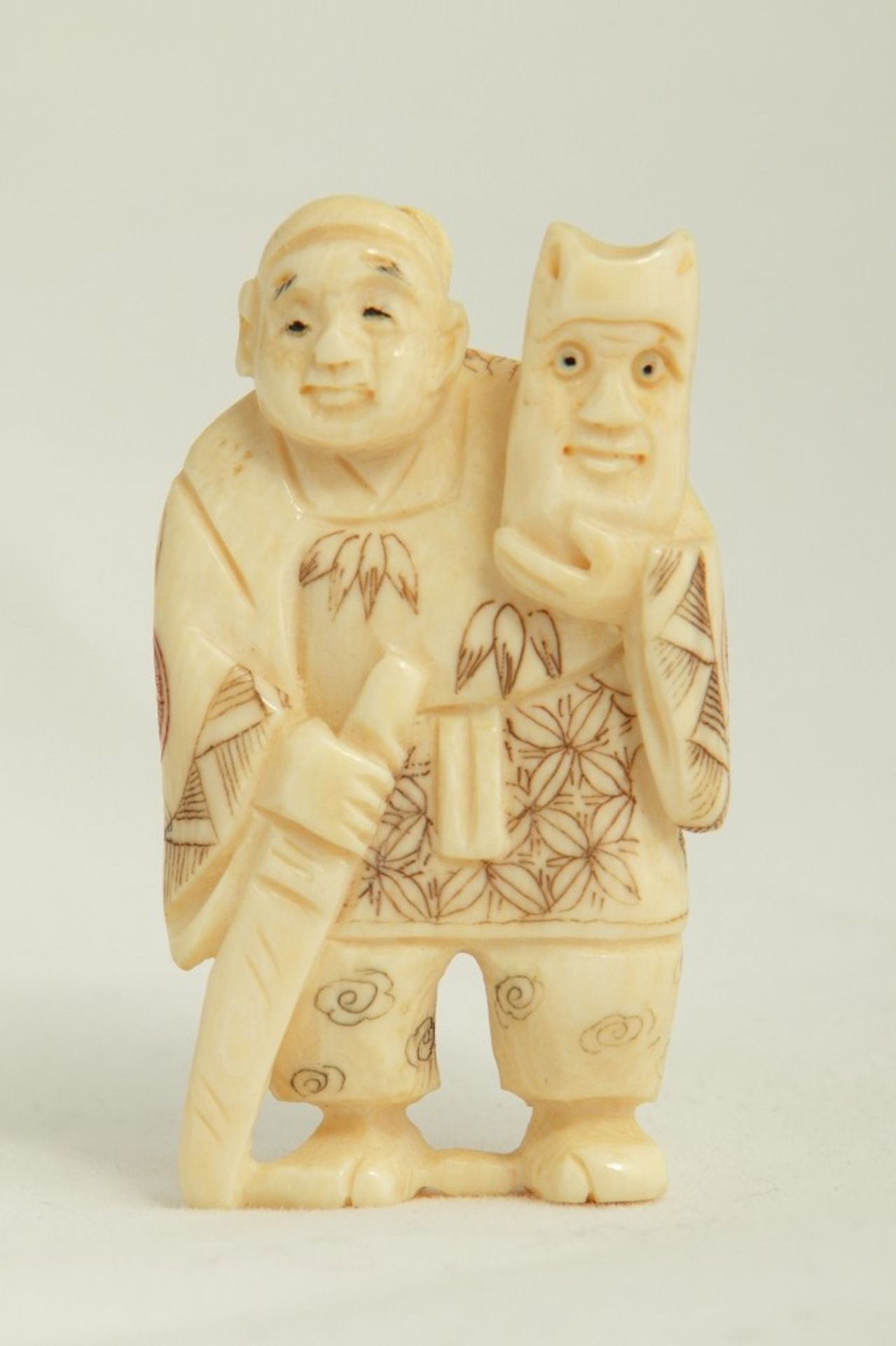 Netsuke oder kleines Okimono  Mann mit Maske und Schwert Japan, 19. Jh.