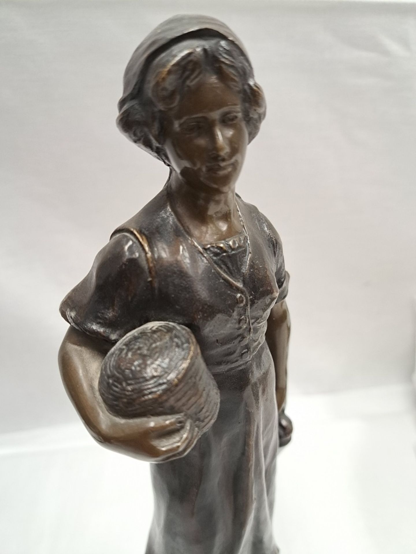 Bronzefigur HANS KECK (1875-1941) Mädchen mit - Bild 2 aus 6