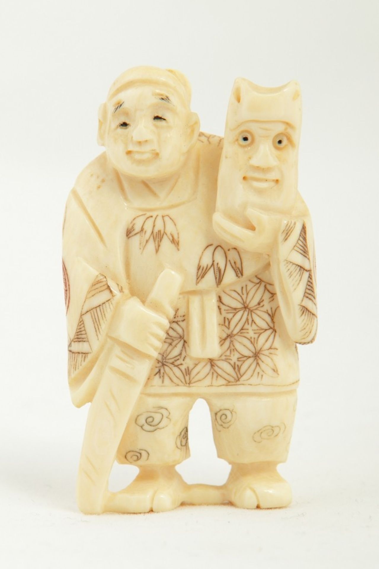 Netsuke oder kleines Okimono  Mann mit Maske und Schwert Japan, 19. Jh. - Bild 5 aus 6