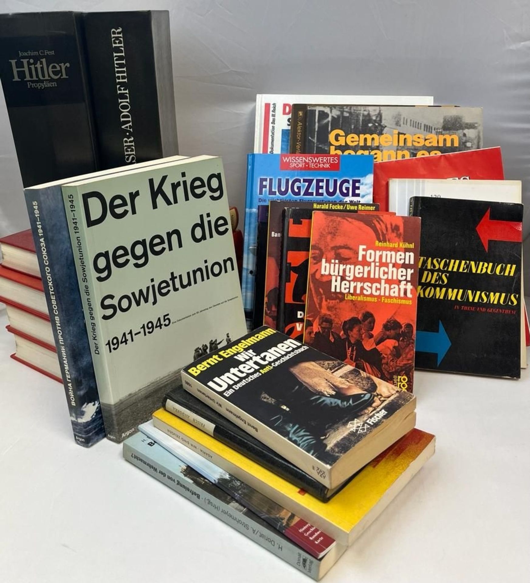 XL Konvolut Militaria- und Kriegsbücher