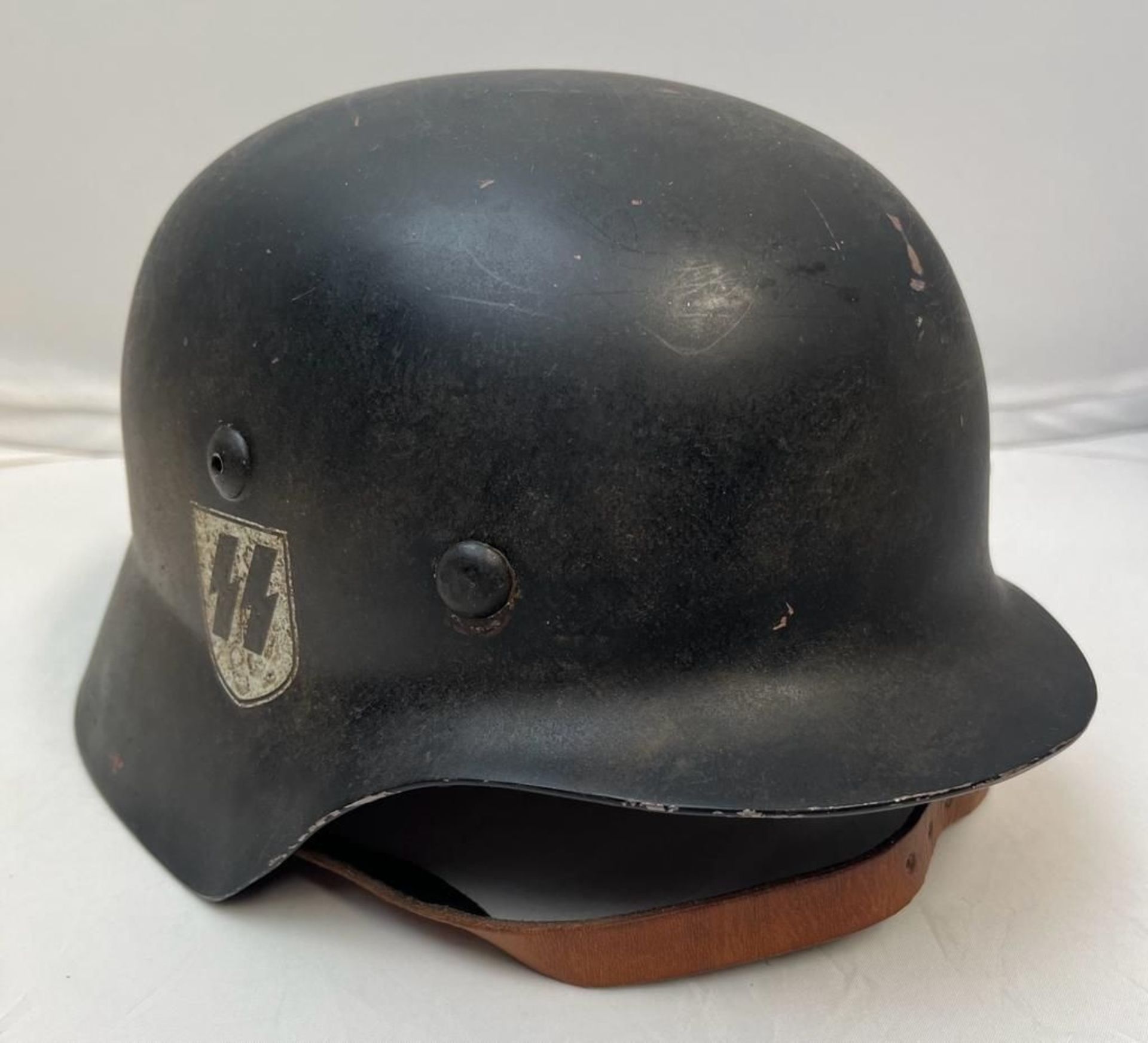 SS WK II Stahlhelm - Bild 2 aus 9